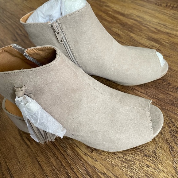 Peep toe booties, never used - Picture 2 of 4